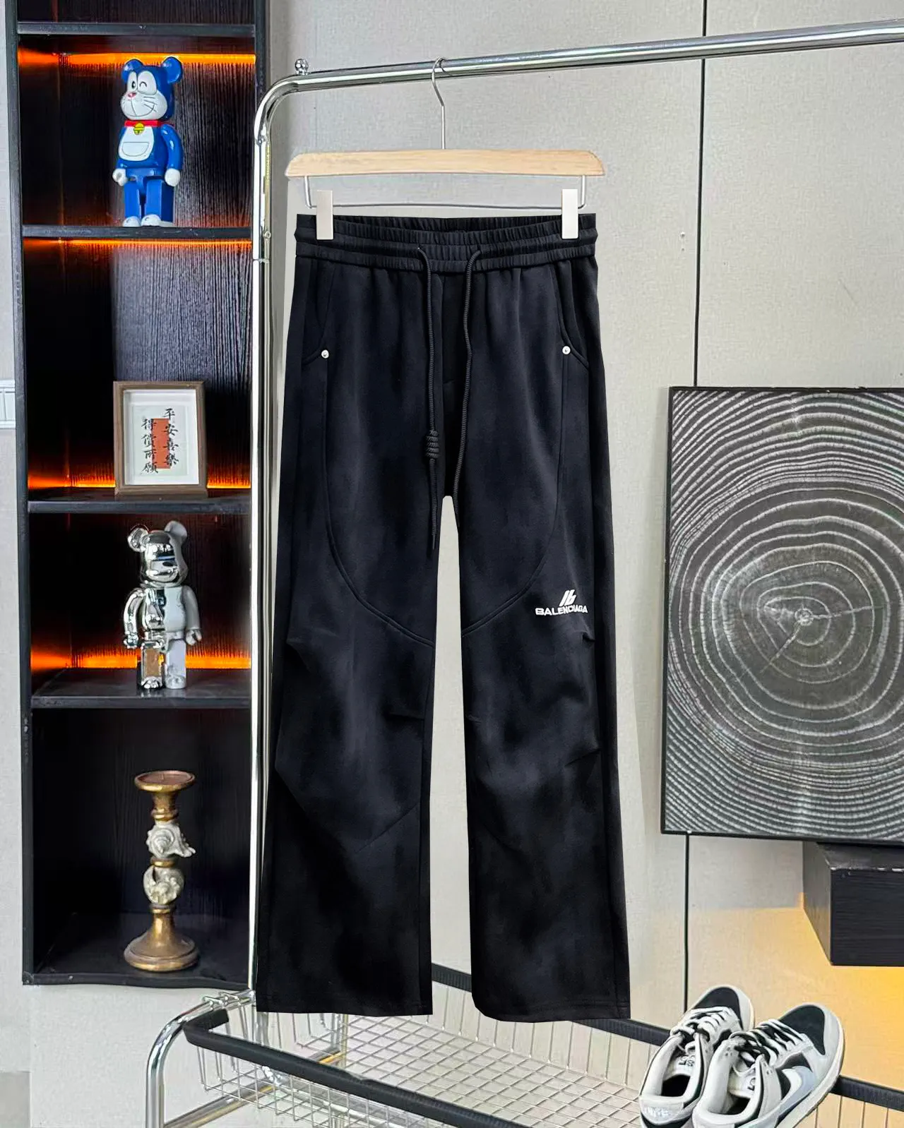 Balenciaga 🆕2026 Autumn and Winter New Arrival Casual Pants! The official website will be released simultaneously. Brand Classic LOGO casual pants, customized fabrics, excellent comfort and strong touch. Highly recognisable, perfect appearance and craftsmanship. Size:M-3XL